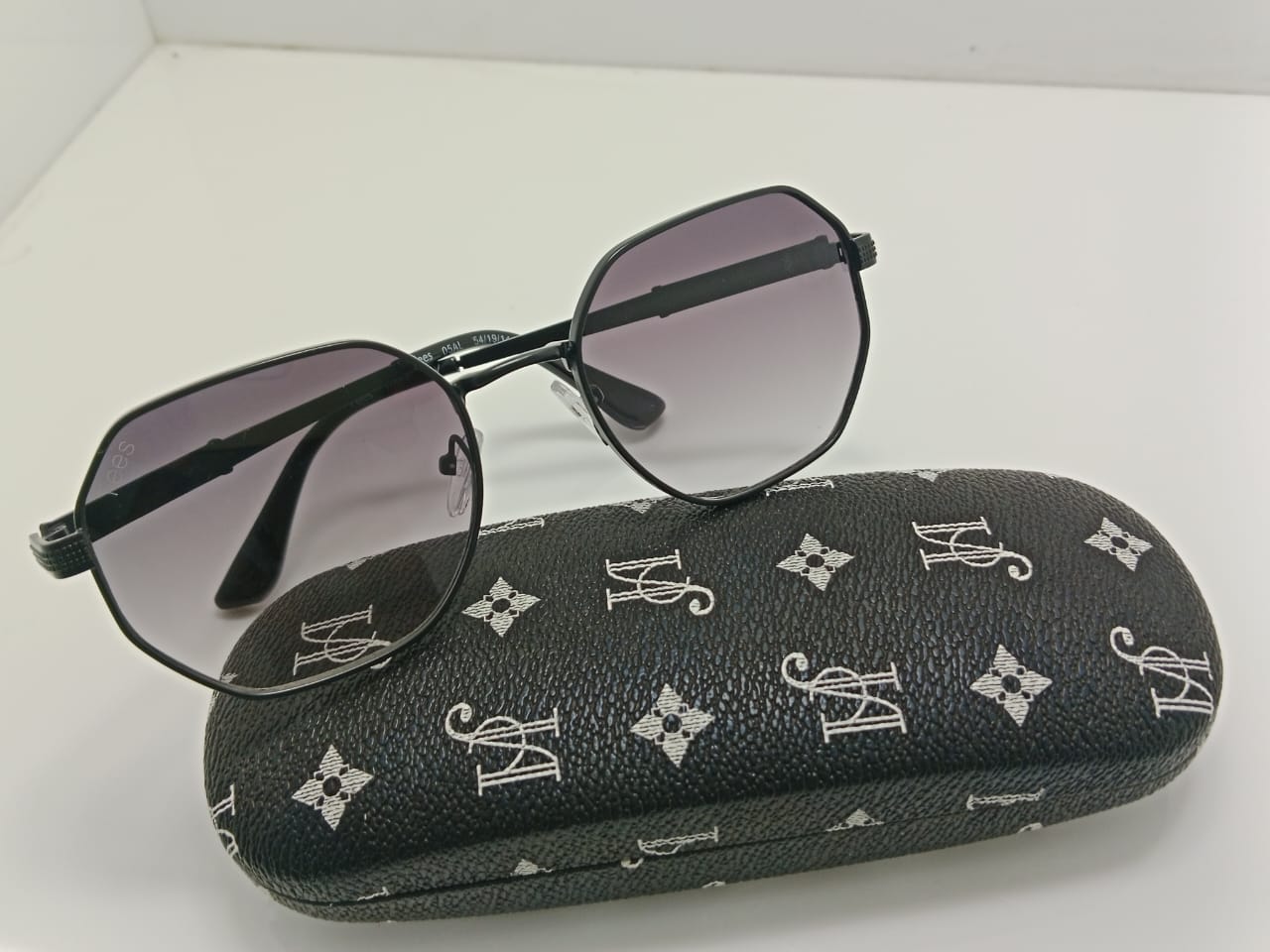 TEES SUN GLASS