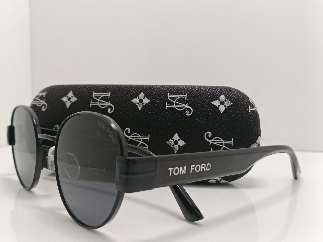 TOMFORD SUN GLASS